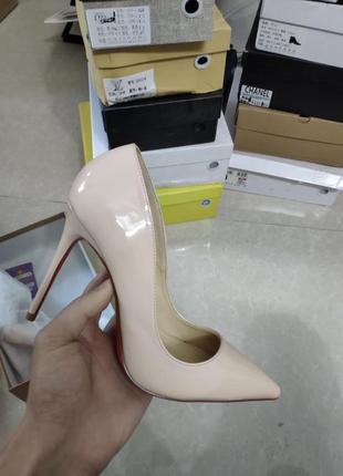 Жіночі лакові туфлі розмір 38