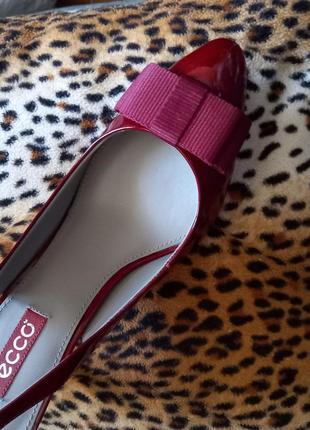 Босоножки шикарные новые разм.39. кожа. ecco