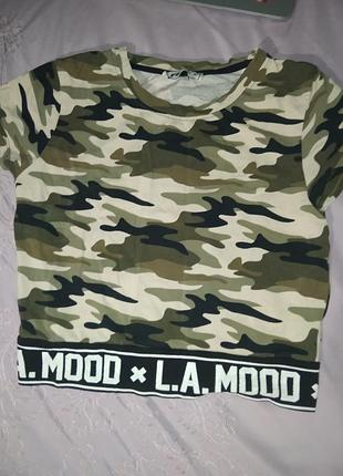 Гарна вкороченна футболка