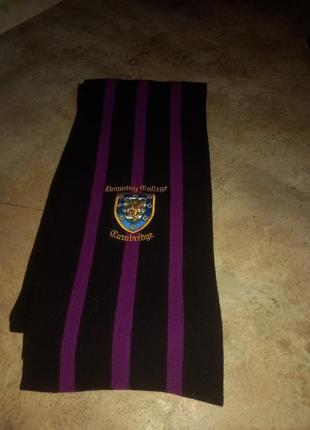 Шерстяной шарф с гербом