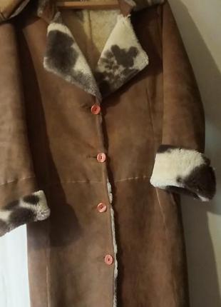 Натуральная дубленка с головным убором фирмы "pelle".