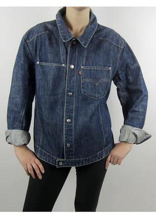 Джинсова курточка від легендарного бренда