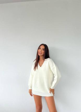 Шерстяний пуловер