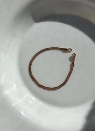 Базовый стильный тонкий браслет в цвете розовое золото2 фото