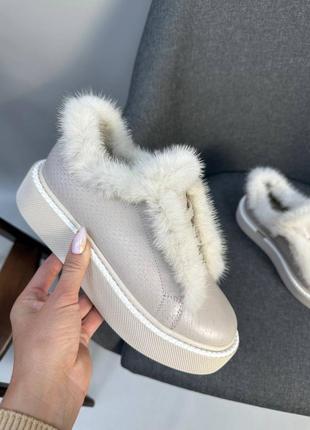 Цвет по выбору! стильные ботинки кеды с опушкой с норки