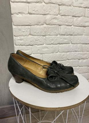 Стильні зручні туфлі на стійкому каблуці gidigio 37,5-38р