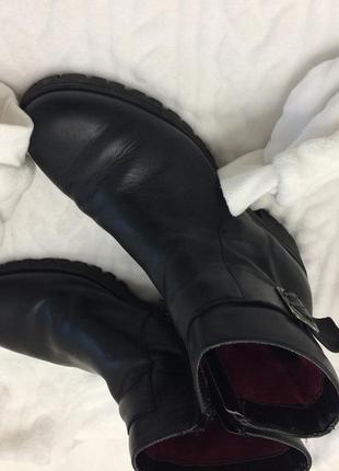 Женские  кожаные  чёрные ботинки на на  толстой  рифлённой подошве италия