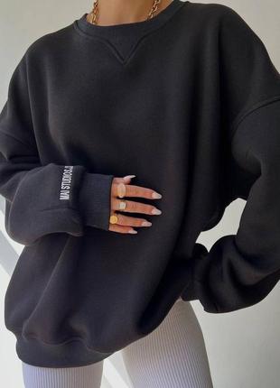 Стильний теплий світшот на флісі з написами на рукавах🔥