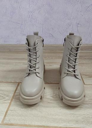 Жіночі шкіряні зимові черевики.