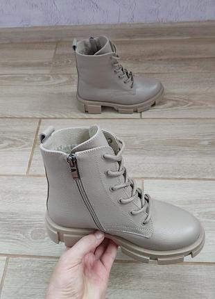 Жіночі шкіряні зимові черевики.