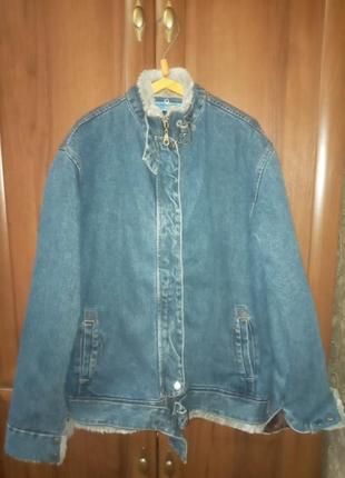 Джинсовий жакет, підходить як чоловікам так і жінкам,  подовженний. розмір 40/l ,42/ xl сезон осінь зима весна.
