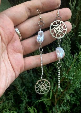 Асиметричні сережки з перлами стімпанк