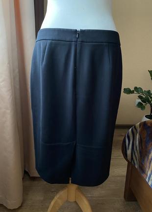 Черная  юбка карандаш с воланом спереди3 фото
