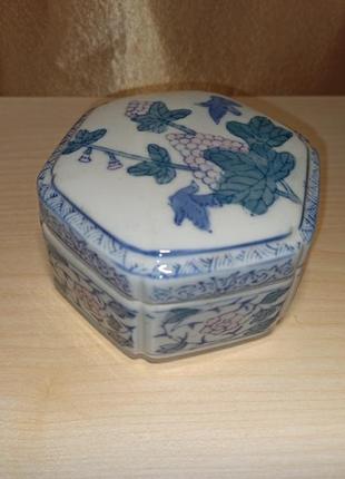Винтажная фарфоровая китайская шкатулка элемент декора