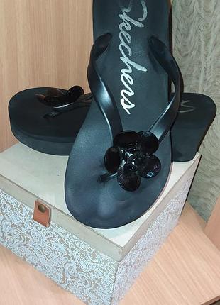 Шльопанці skechers