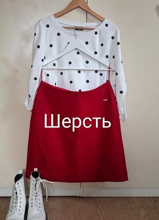 Крассная шерстяная юбка мини с кармашками. cinque