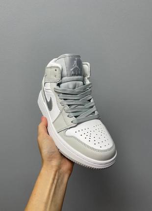 Жіночі кросівки jordan 1 женские кроссовки найк