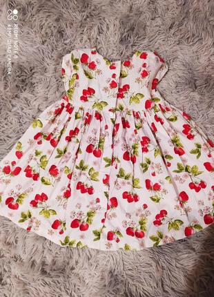 Плаття полуничка