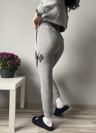 Nike sb жіночі джогери сірі найк спортивні штани брюки для спорту жіночі3 фото