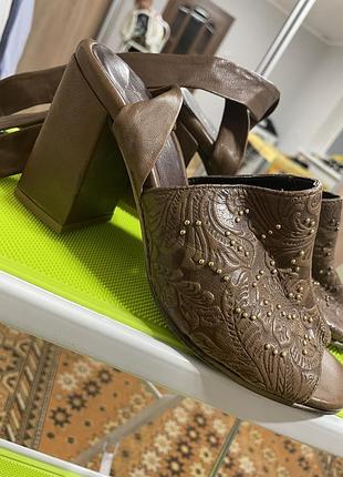 Босоніжки жіночі шкіра