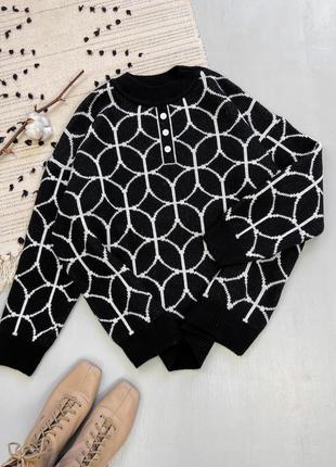 Об‘ємний чорний светр оверсайз в орнамент