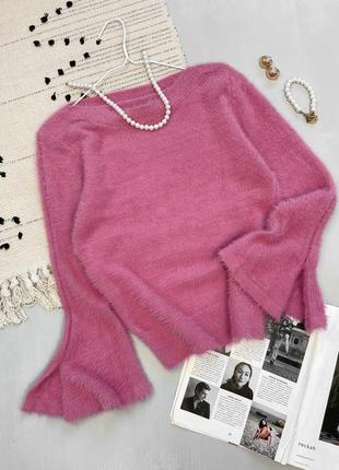 Рожевий пухнастий светр - травичка