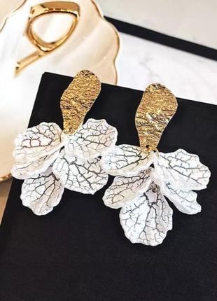 Сережки гвоздики лепестки цветок золото белый свадебные2 фото