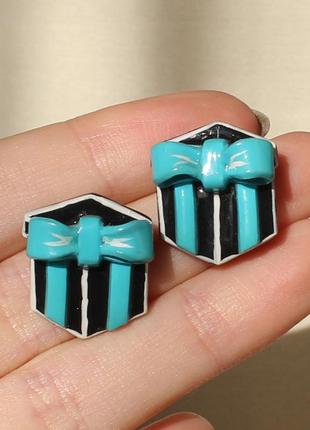 Серьги-гвоздики "подарочек"