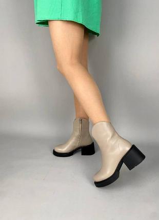 Черевики жіночі шкіряні бежеві на підборах зимові