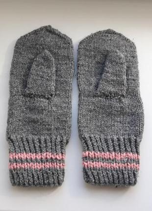В'язані теплі сірі рукавиці ручної роботи
