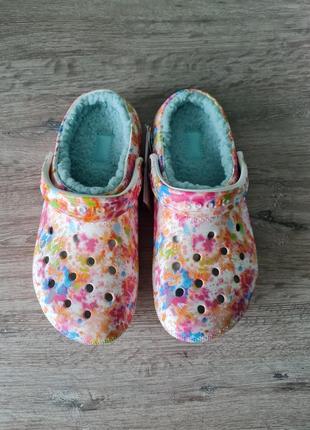 Утеплені крокси crocs classic lined tie dye clog 206341-83b оригінал