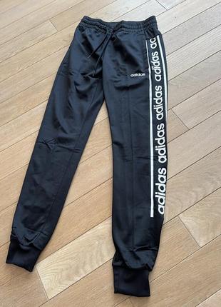 Спортивні штани adidas. оригінал.3 фото