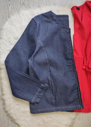 Синяя короткая джинсовая куртка жакет пиджак на молнии замке с карманами батал большого размера7 фото