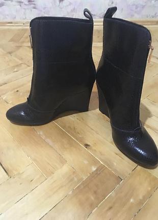 Clarks модель lorenzo bloom