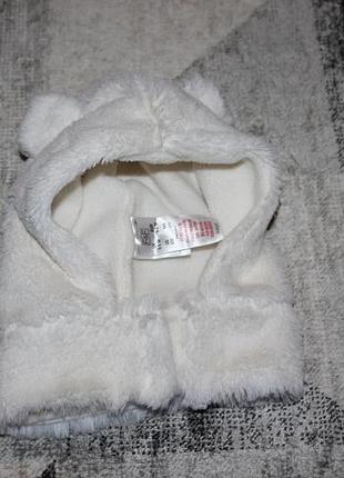 Милая шапочка шлем на девочку 3-6 месяцев