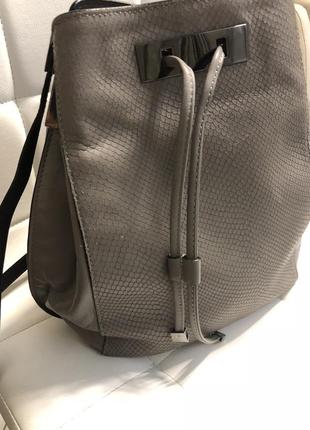Стильная кожаная сумка серого цвета4 фото