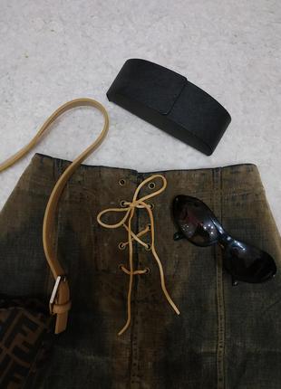 Крута джинсова спідниця протертость зі шнурівкою кольору хакі2 фото