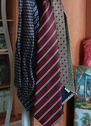 Набор галстуков (кратки). 10 шт... все в очень хорошем...