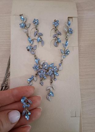 Набір біжутерії під срібло з синьо- блакитними квітами , кольє і сережки4 фото