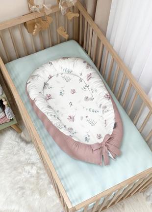 Кокон гнездо для новорожденных для сна, размер 90х65см, поплин и вафля, "nordic" гортензия пудра топ2 фото