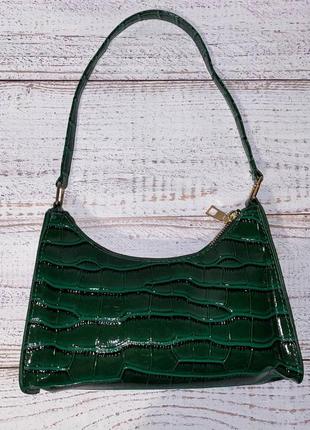 Маленька жіноча сумочка зі штучної шкіри лакова в зеленому кольорі з тисненням під шкіру рептилії3 фото