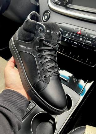 Зимові шкіряні черевики tommy hilfiger. колір чорний