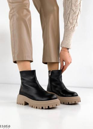Женские зимние кожаные сапоги натуральная кожа с мехом на молнии зима чёрные беж ботинки сапожки бежевая подошва