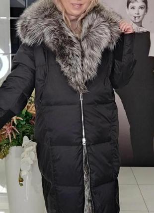 Нереально шикарный пуховик пальто с натуральным мехом чернобурки,он просто бомбезный, качество люкс.