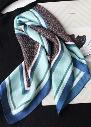 Шелковый платок шейный голубой стильный принт квадратами 53*53 см2 фото