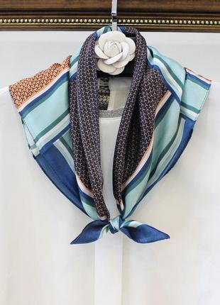 Шелковый платок шейный голубой стильный принт квадратами 53*53 см3 фото
