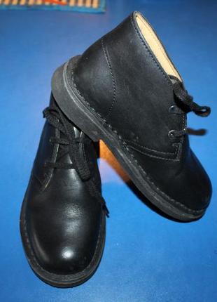 Шикарні шкіряні черевики clarks для стильного хлопчика2 фото