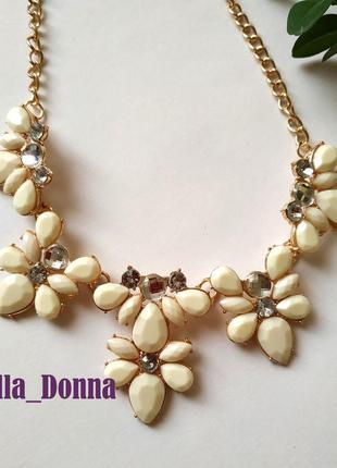Розпродаж! ніжне кольє в молочному (беж) кольорі