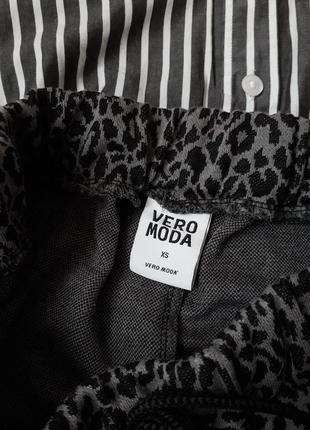 Штани з актуальним принтом vero moda + в подарунок трендові сережки4 фото