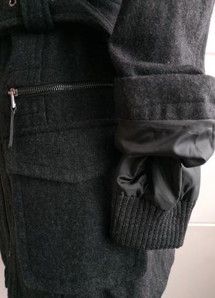 Пальто zara графитового цвета с накладными карманами5 фото